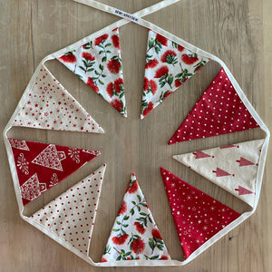 Christmas Bunting - Pōhutukawa, red and natural coloured fabrics